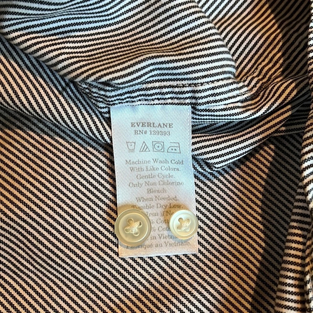 Everlane | The Air Oxford Short-Sleeve Shirt Navy Blue Stripes Medium Classic‎ - Picture 8 of 8